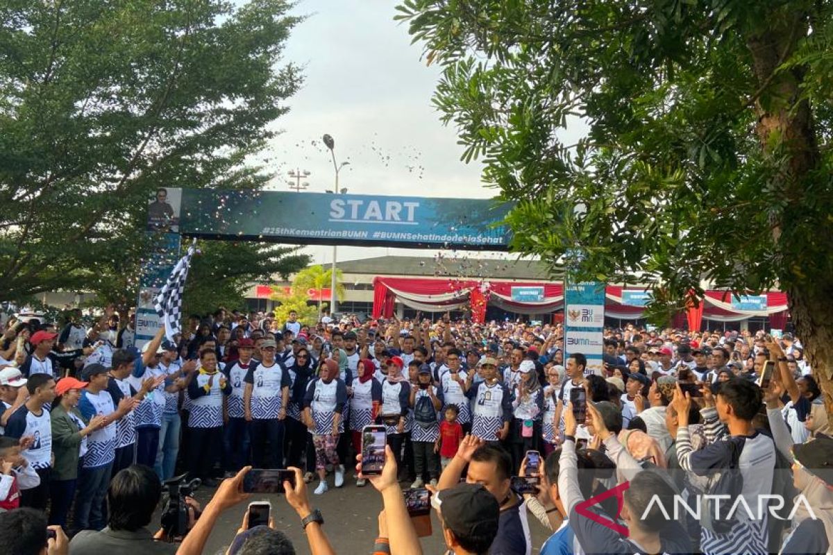 Warga Jambi antusias ikuti Jalan Sehat Bersama BUMN