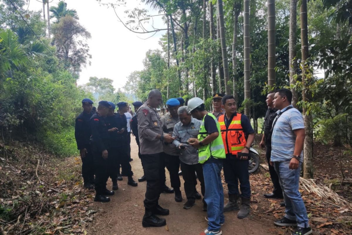 Evakuasi Kapolda Jambi bersama penumpang helikopter jatuh di Kerinci terkendala hujan