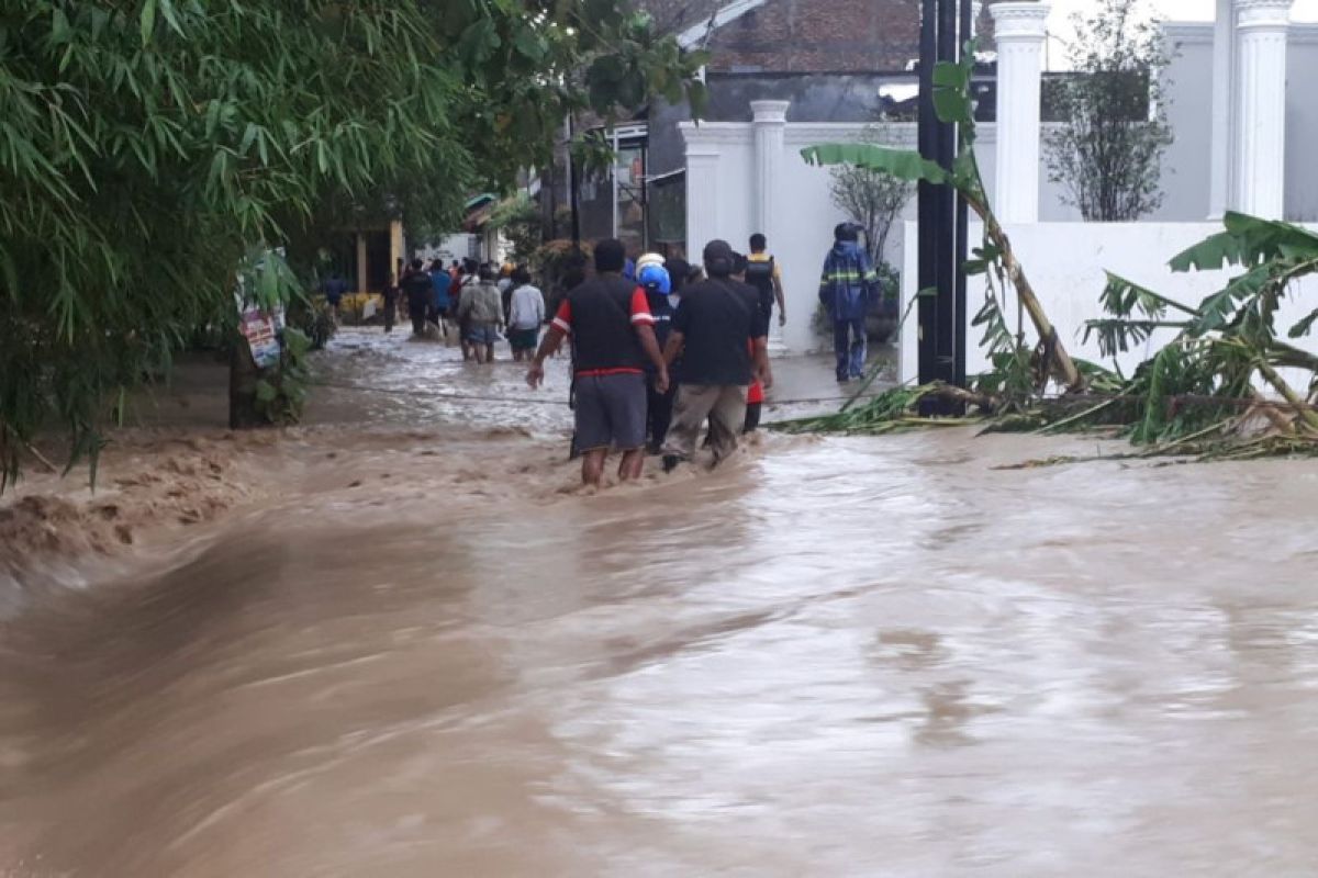 BPBD Semarang pantau bronjong antisipasi banjir di  Dinar Indah
