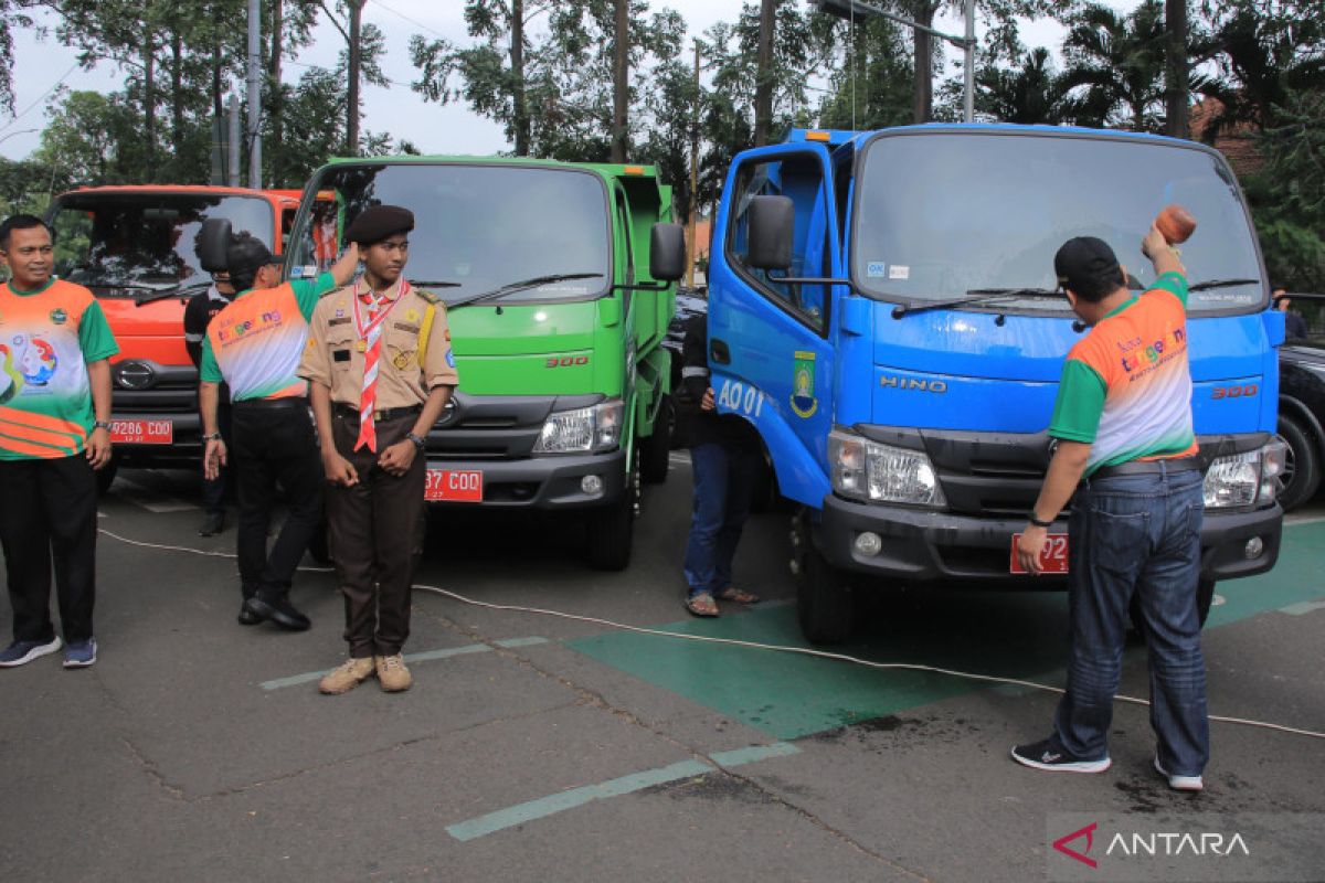 DLH Kota Tangerang luncurkan armada sampah terpilah