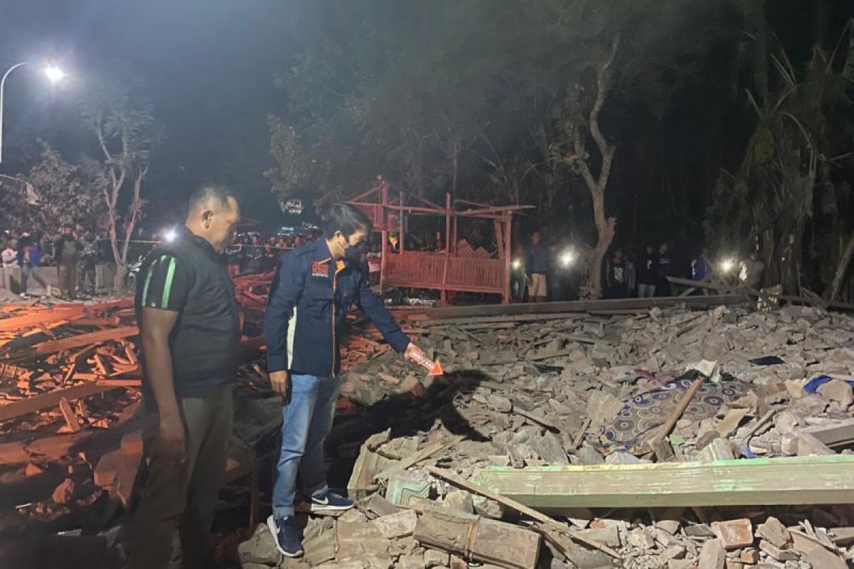 Rumah pembuat petasan meledak dan makan korban, imbasnya 15 unit rumah tetangga rusak