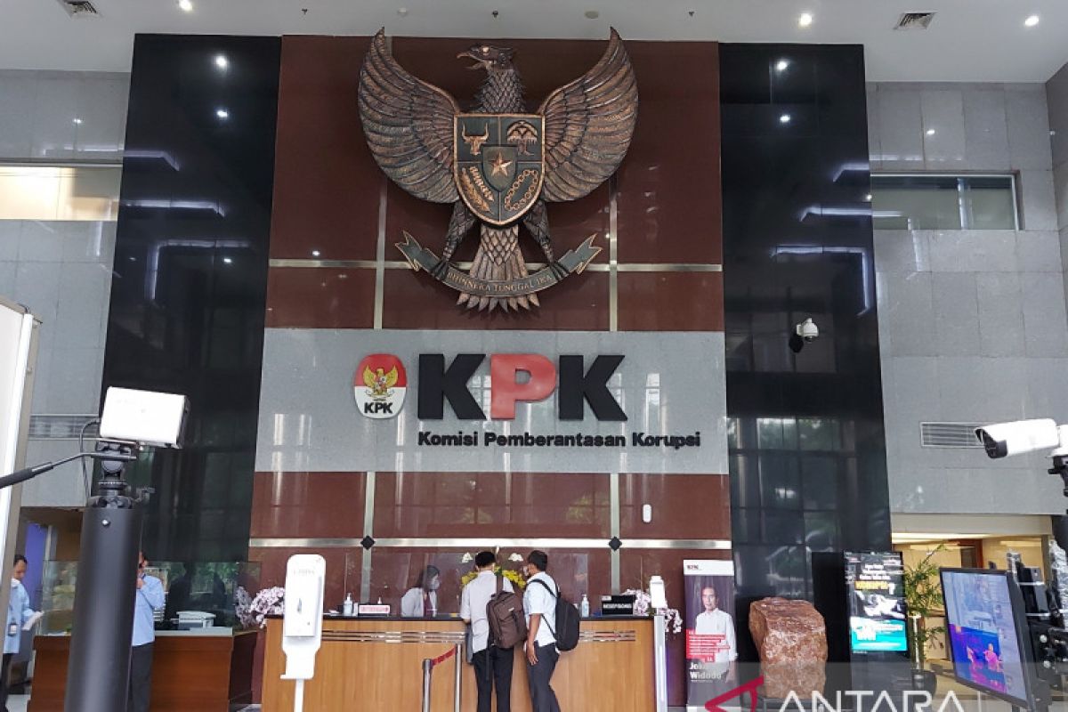 Penyiidk KPK memeriksa Direktur Kepatuhan BSI sebagai saksi kasus suap di MA