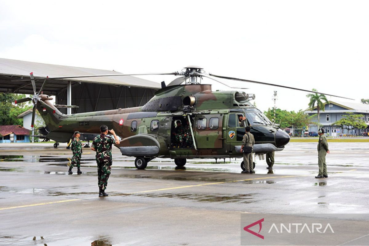 TNI AU terjunkan Super Puma evakuasi Kapolda Jambi di perbukitan Kerinci
