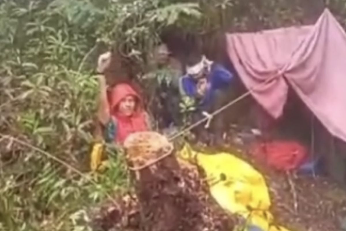Update Hari Ke-2 Evakuasi Kapolda Jambi: Tim evakuasi pasang tenda darurat