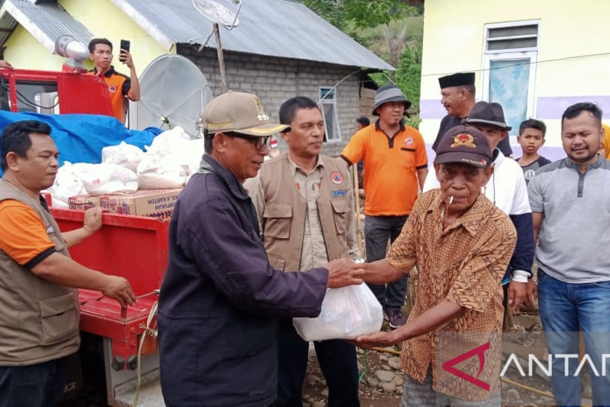 Pemkab Gorontalo Utara salurkan bantuan ke warga terdampak banjir