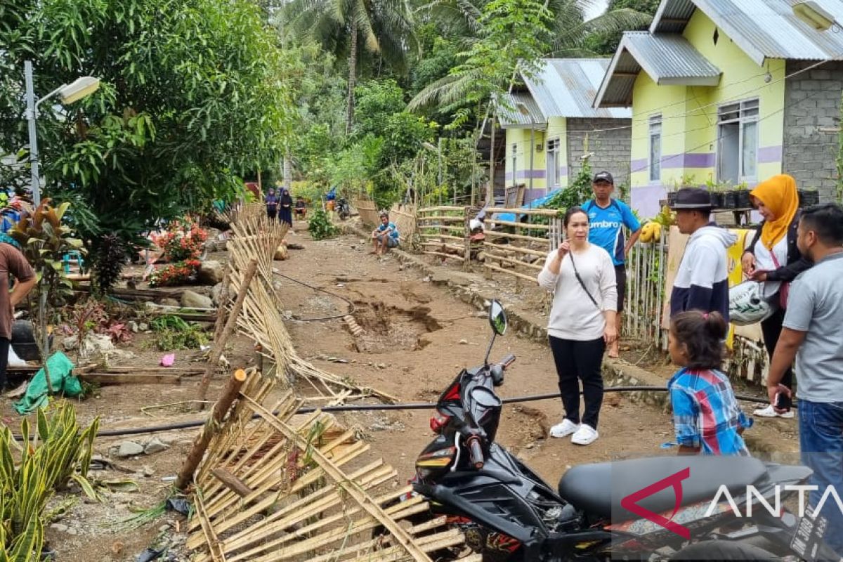 Ketua DPRD Gorontalo Utara kunjungi warga terdampak banjir