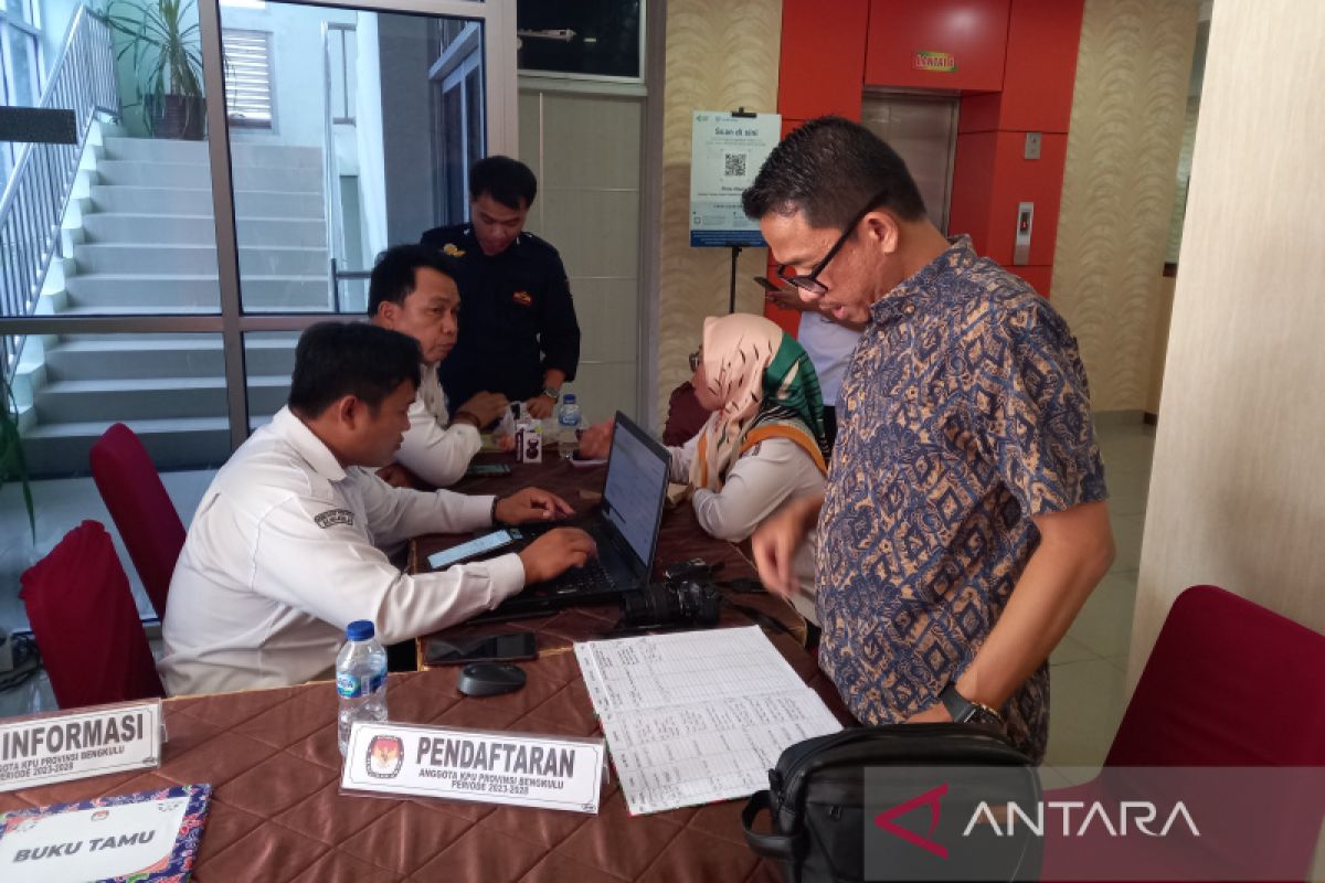 33 orang serahkan berkas pendaftaran komisioner KPU Provinsi Bengkulu
