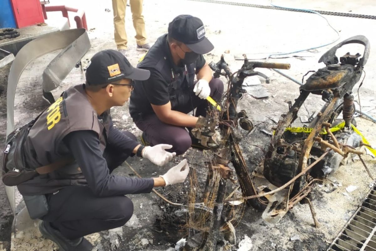 Kebakaran SPBU Lembongan -Bali karena percikan api sepeda motor