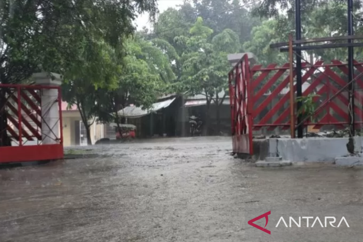 Waspadai hujan lebat berpeluang landa NTT akibat tekanan rendah