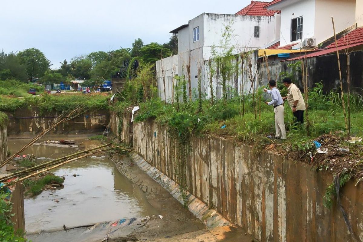Penambahan saluran air bisa atasi banjir di Batam