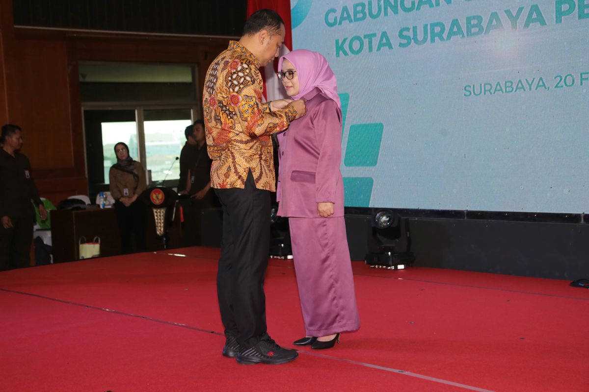 Istri Wali Kota Eri dilantik jadi Ketua Umum GOW Surabaya