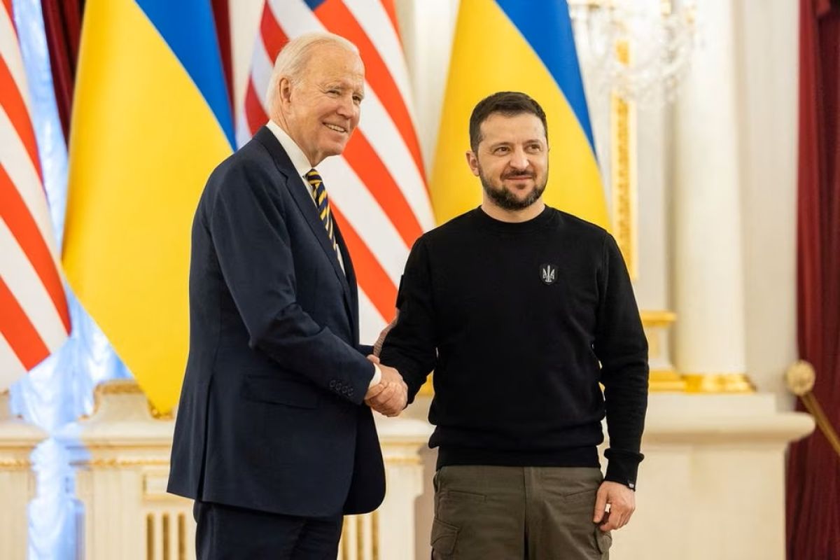 Kunjungi Ukraina jelang setahun invasi, Joe Biden janjikan bantuan lagi