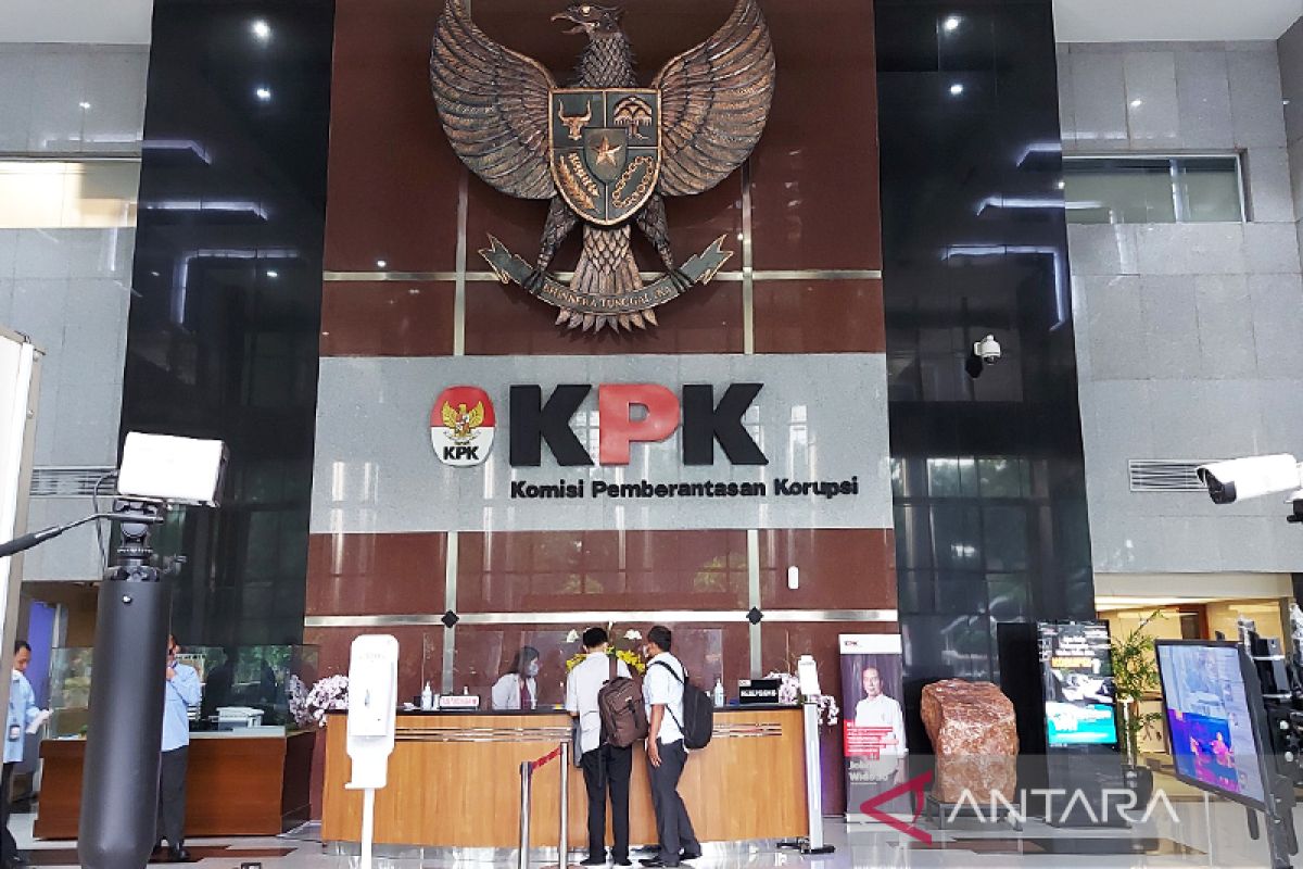 KPK periksa mantan direktur utama PT Antam