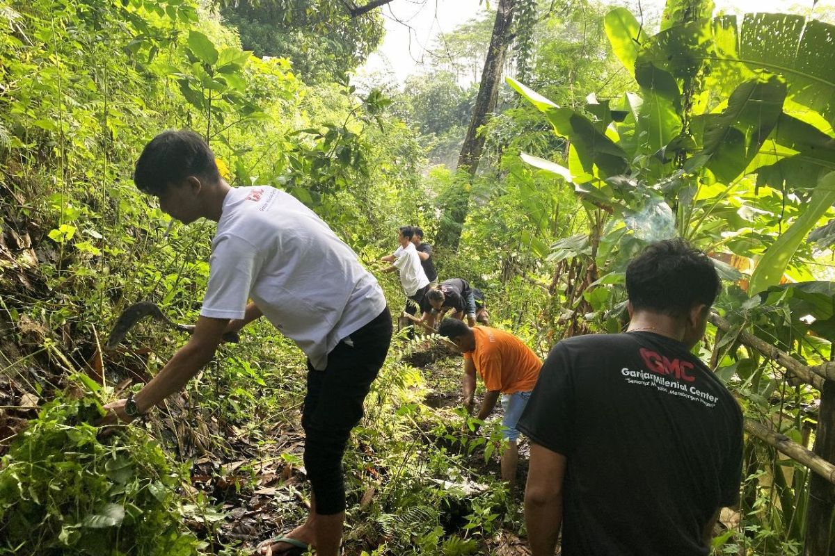 GMC Kota Malang tanamkan nilai kekeluargaan melalui penanaman pohon