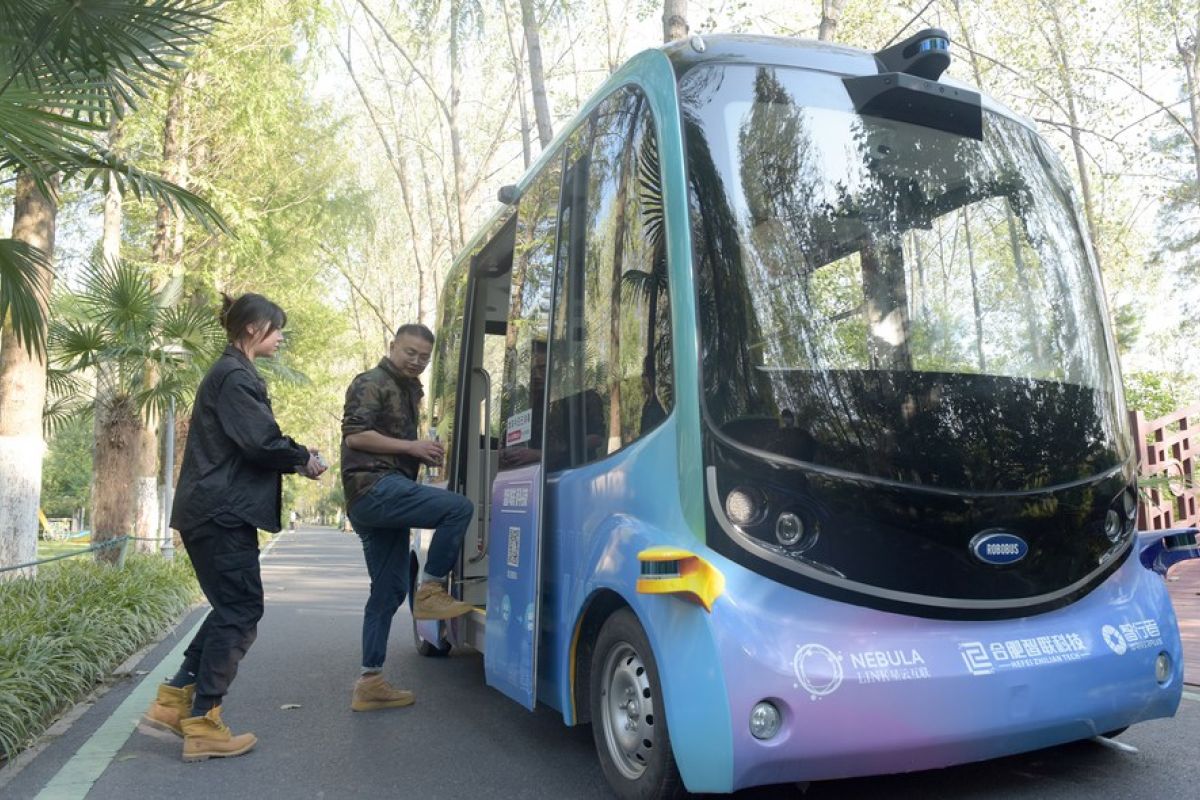 Bus otonomos mulai layani publik di Hefei China