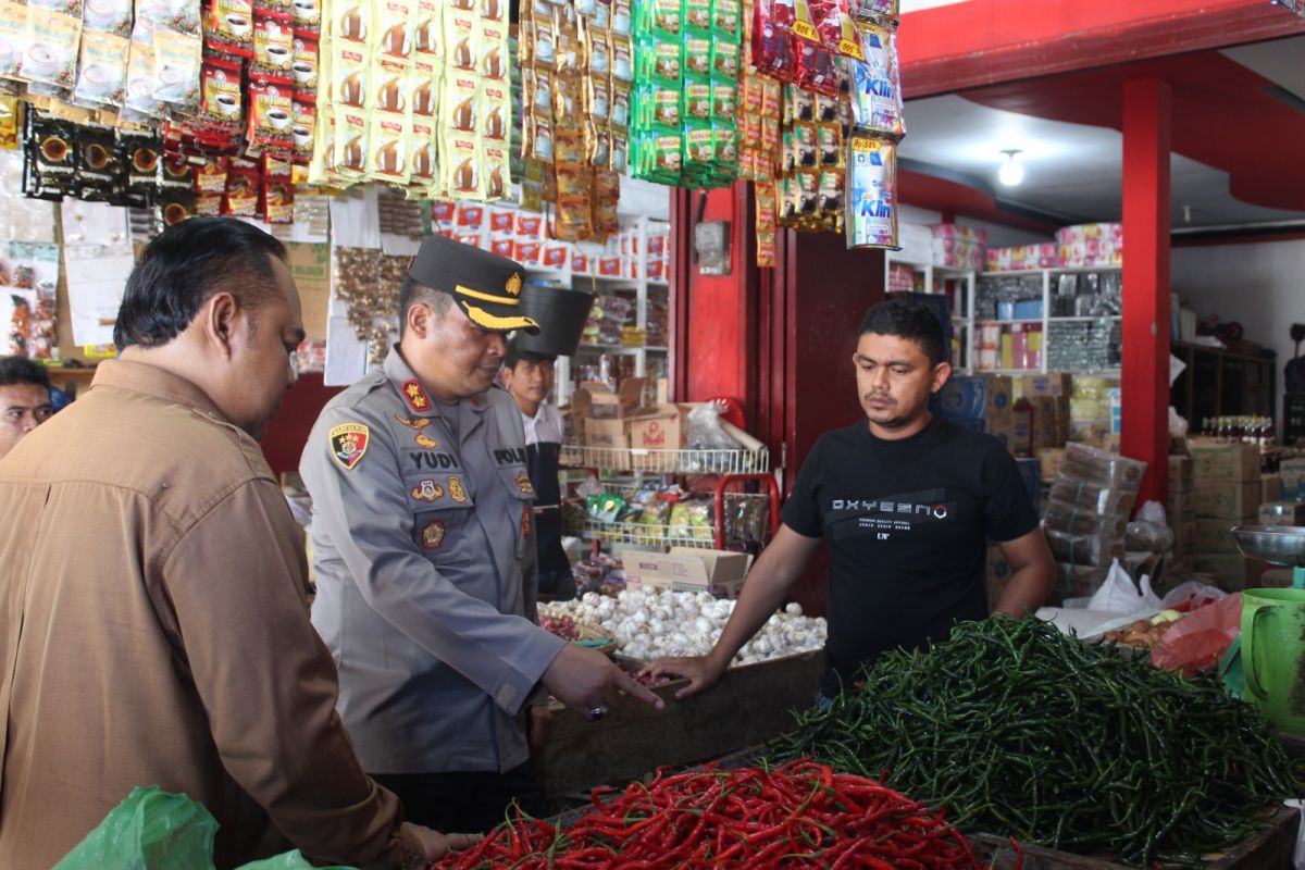 Pastikan harga bahan pokok stabil, Polisi dan Pemda Aceh Jaya sidak pasar