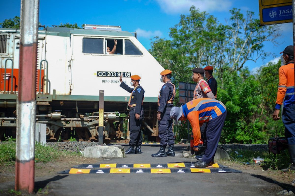 KAI Yogyakarta pasang penurun kecepatan tekan kecelakaan di lintasan