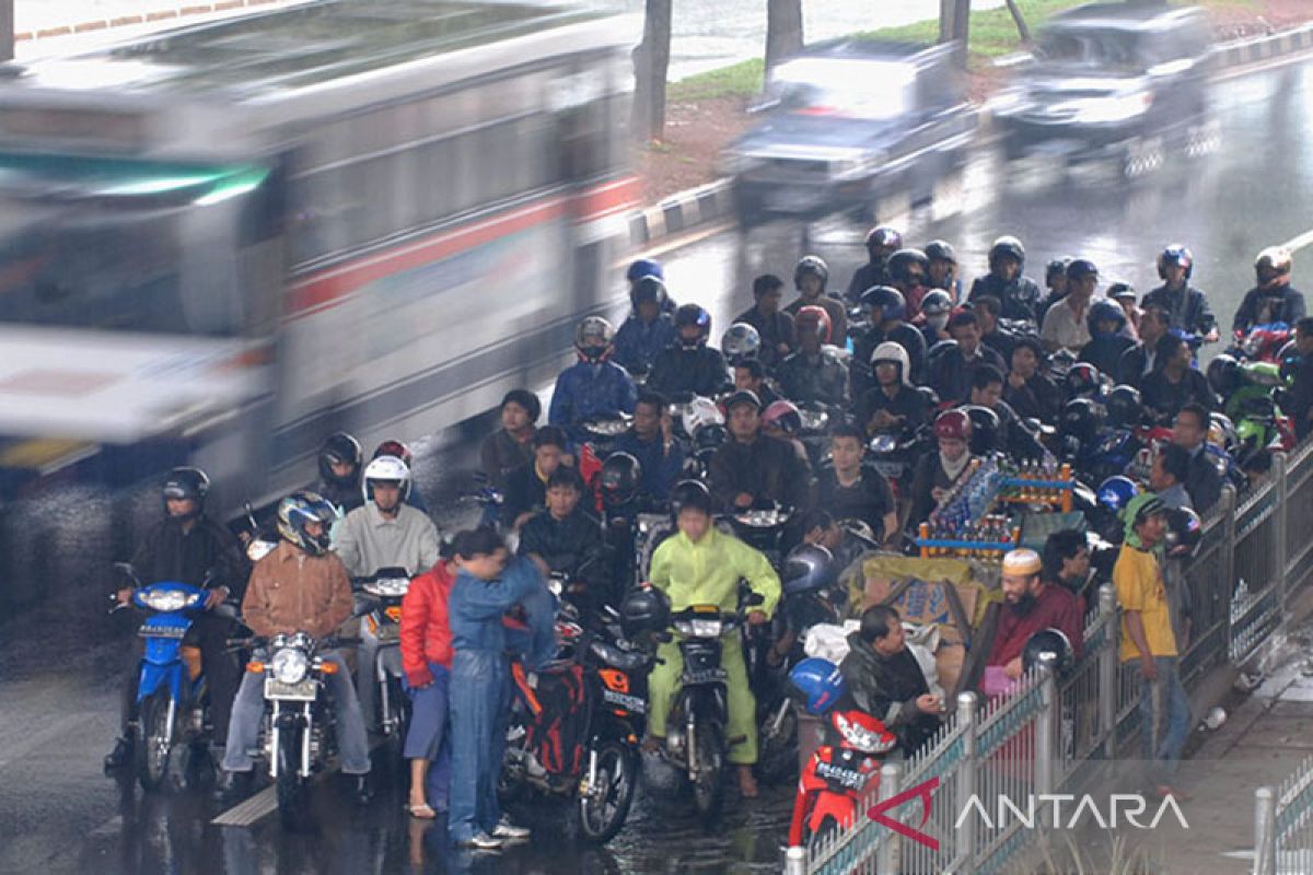 Hujan angin akan landa sebagian Jakarta pada siang dan dini hari