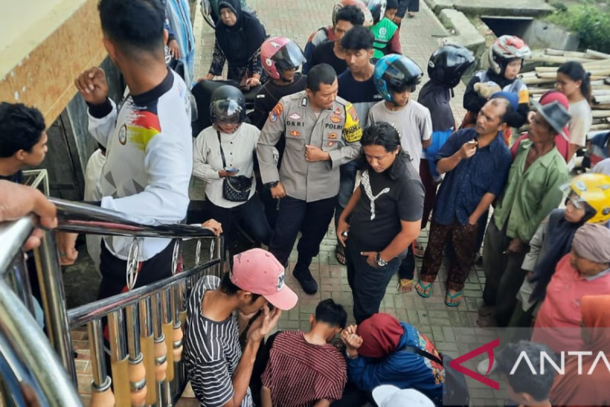 Ketahuan curi uang kotak amal masjid, remaja di Bukittinggi dihajar massa sebelum diamankan polisi