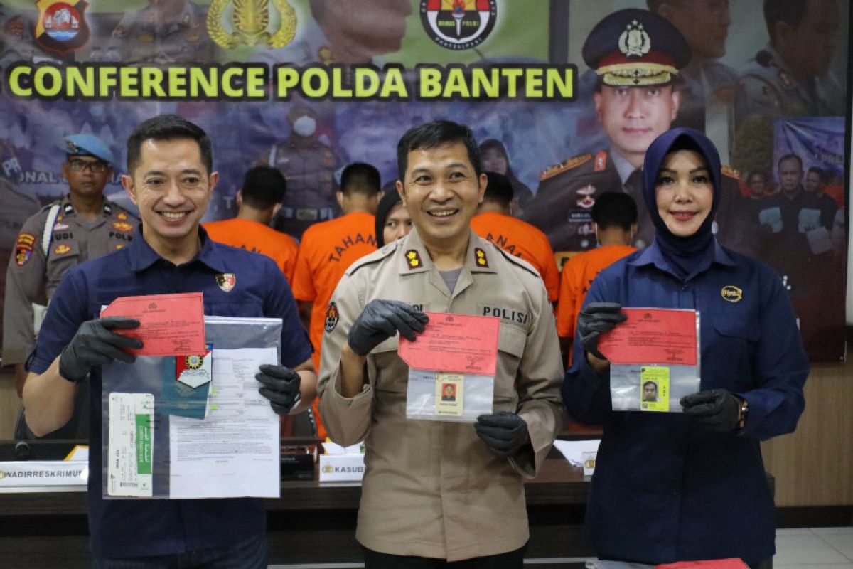 Polda Banten tangkap empat orang diduga pelaku penyalur TKI ilegal