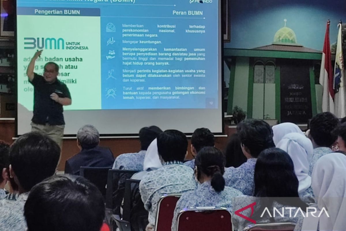 Pelindo perkenalkan industri kepelabuhanan kepada siswa SMA