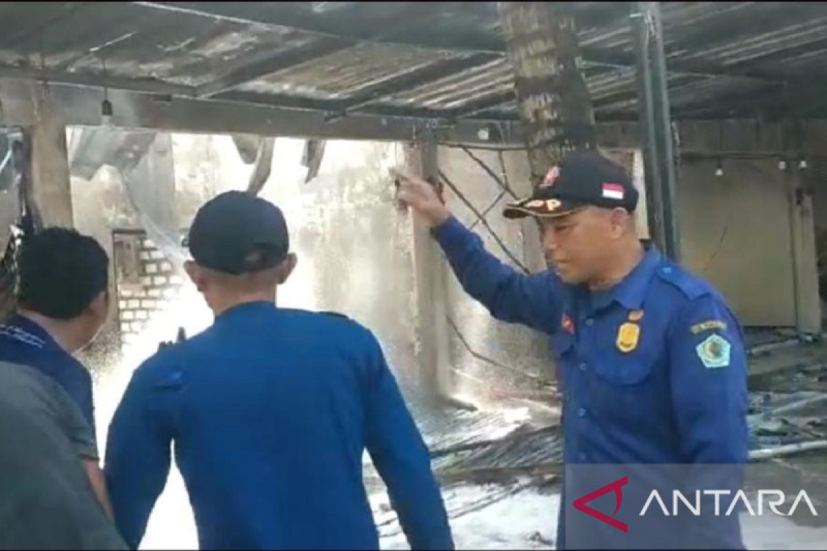 PLN terjunkan tim perbaiki listrik di ponpes terbakar di Pamekasan