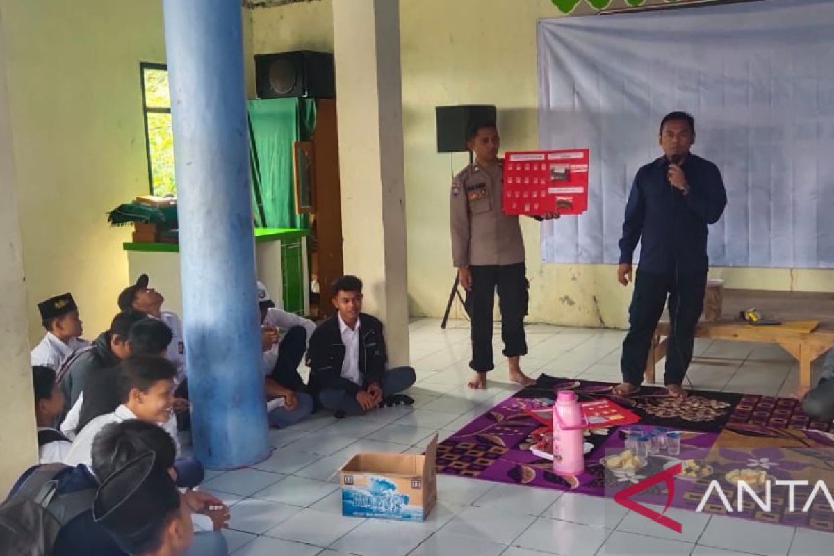 Satnarkoba Polres Sukabumi sosialisasi bahaya narkoba kepada pelajar