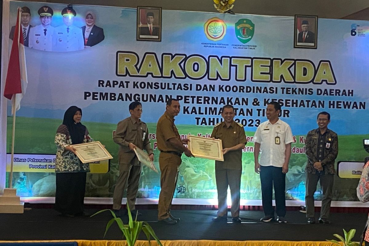 Kabupaten Paser raih penghargaan dalam penaganan kasus PMK