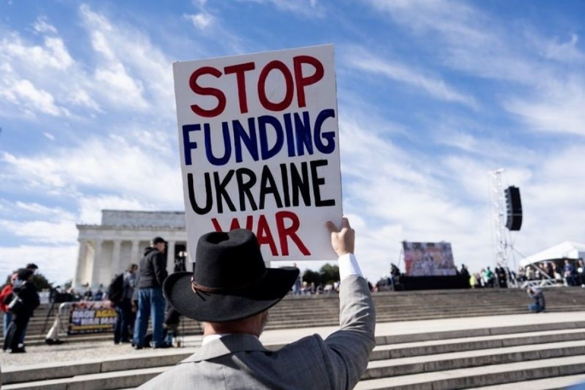 Joe Biden kunjungi Kiev di tengah unjuk rasa antiperang di AS