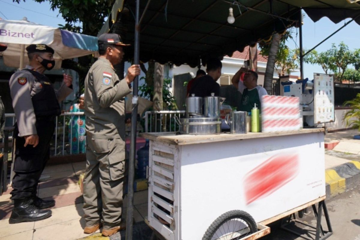 Satpol PP Kota Madiun tertibkan PKL langgar aturan berjualan