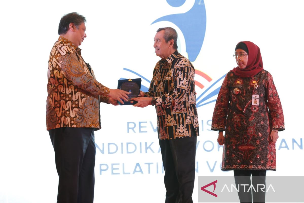 Gubri Syamsuar didaulat mewakili gubernur se-Indonesia terima Perpres Vokasi
