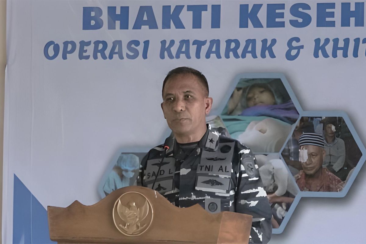 Danlantamal IX Ambon mengunjungi desa ajak pemuda jadi prajurit TNI AL