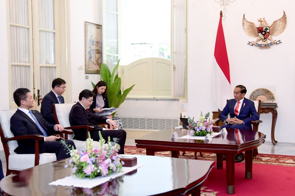 President Jokowi receives visit of China's foreign affairs minister