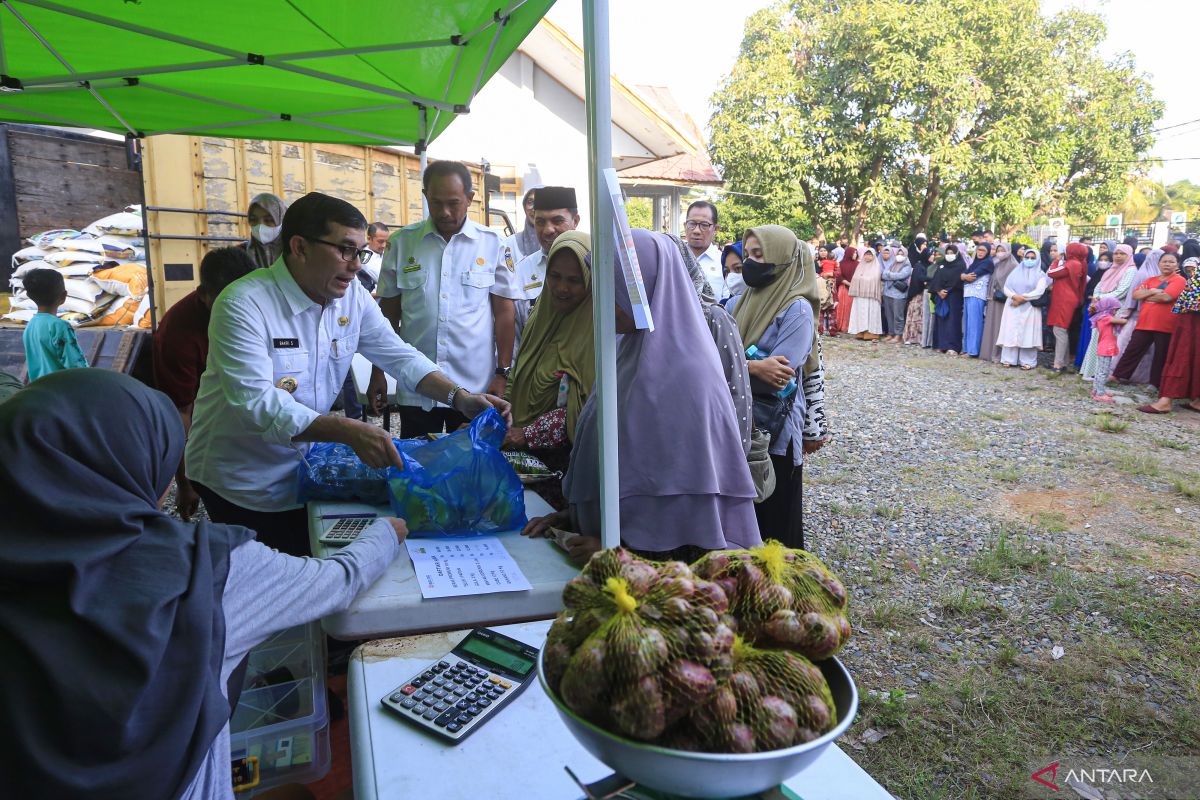 Pemkot Banda Aceh terus tekan angka inflasi lewat pasar murah