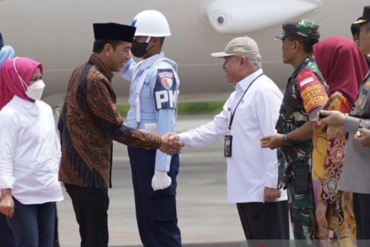 Gubernur Kaltim sambut kedatangan Presiden  Jokowi di Balikpapan