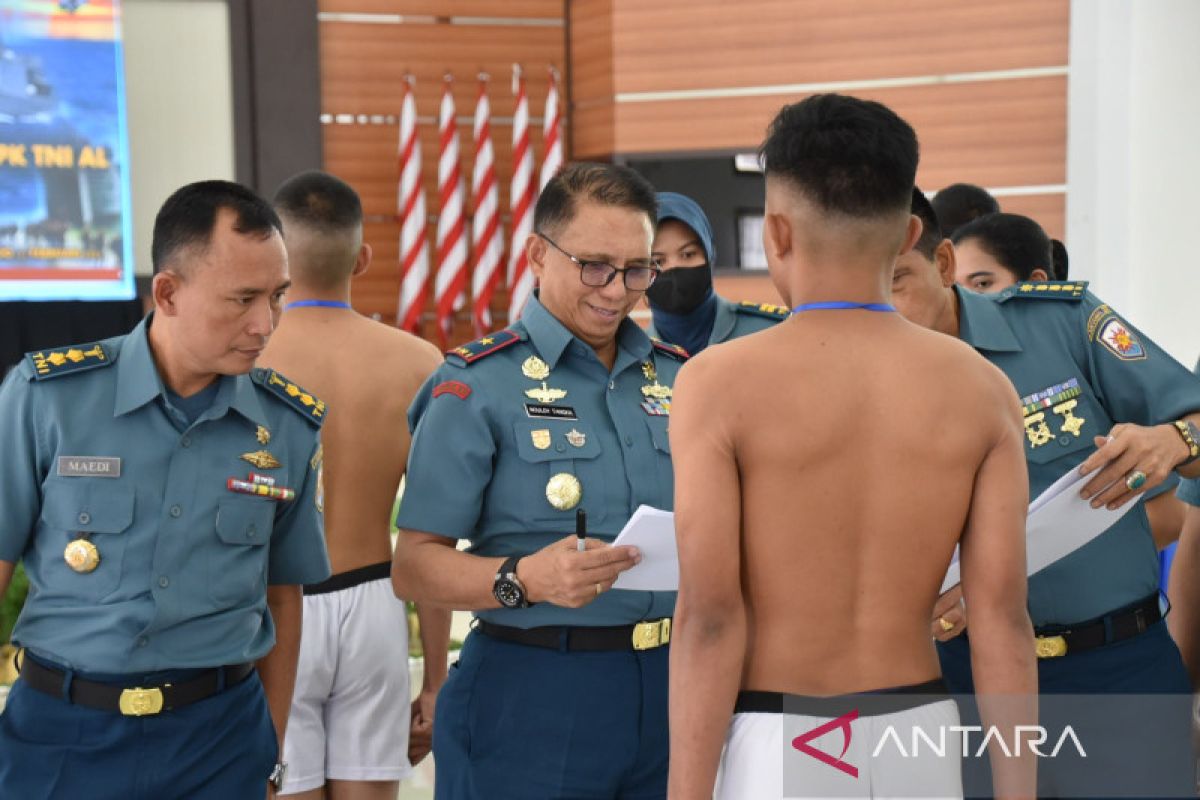 Danlantamal VIII pimpin Pantukhirda calon prajurit TNI AL Manado