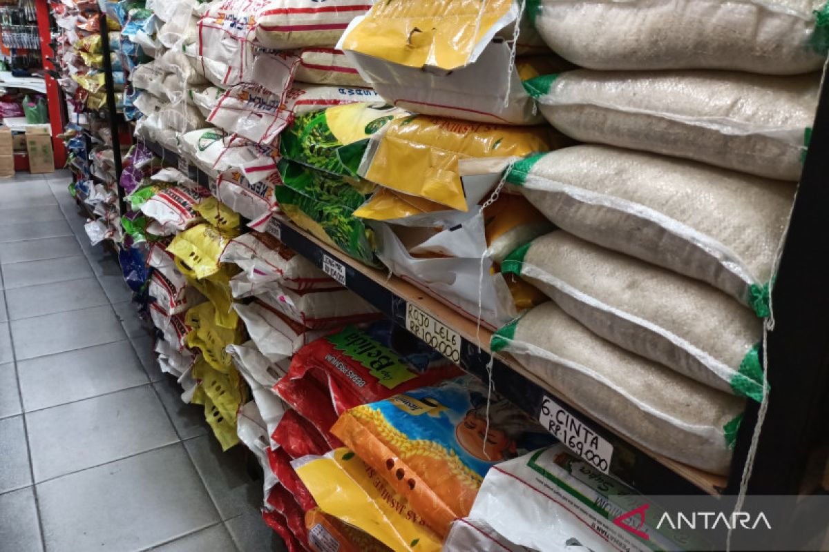 Stok beras jelang Ramadan di Meranti aman, tapi harga kelas premium masih meroket