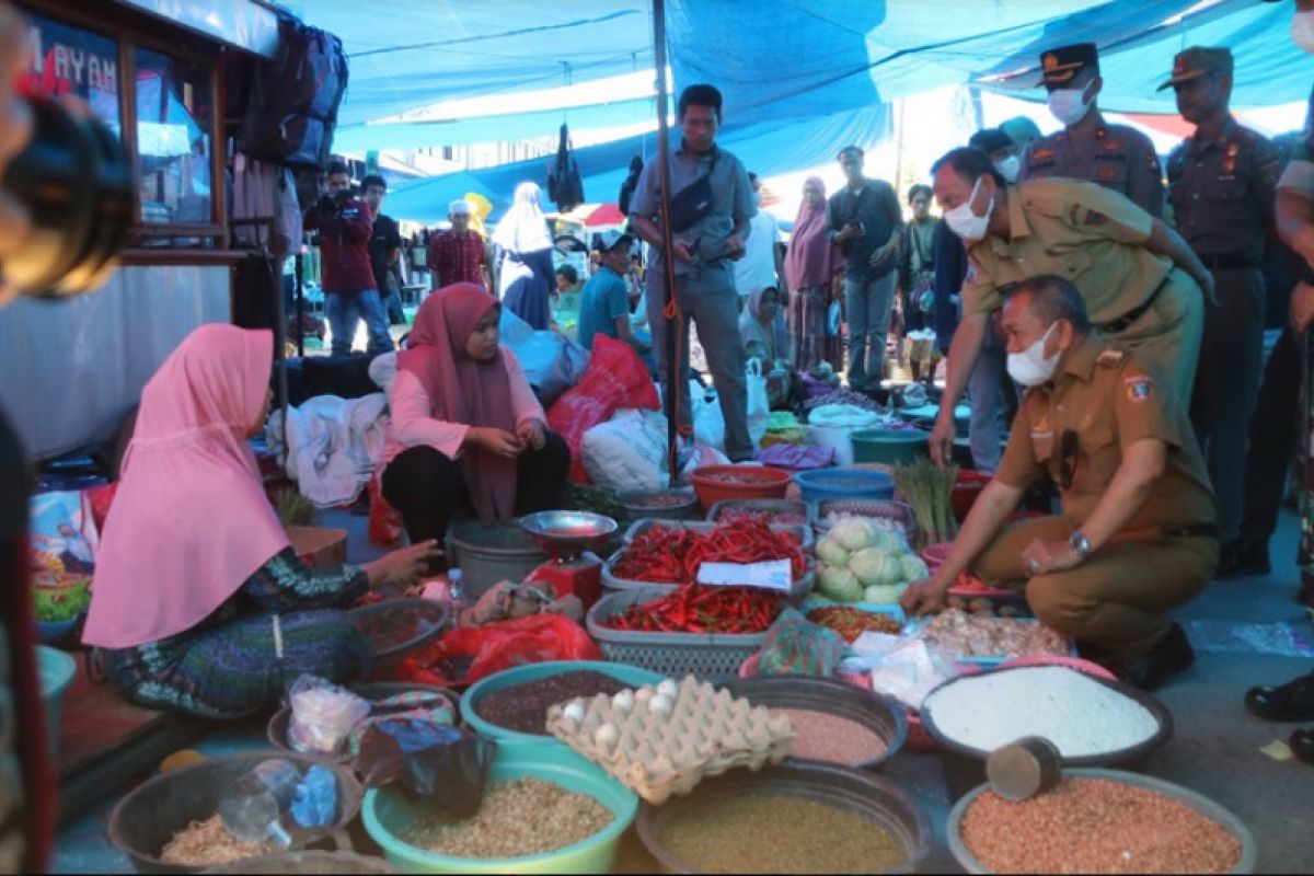Pemkab Polewali Mandar pantau harga beras di pasar tradisional