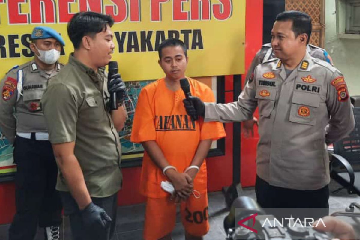 Polresta Yogyakarta menangkap penjual sertifikat palsu vaksin COVID-19