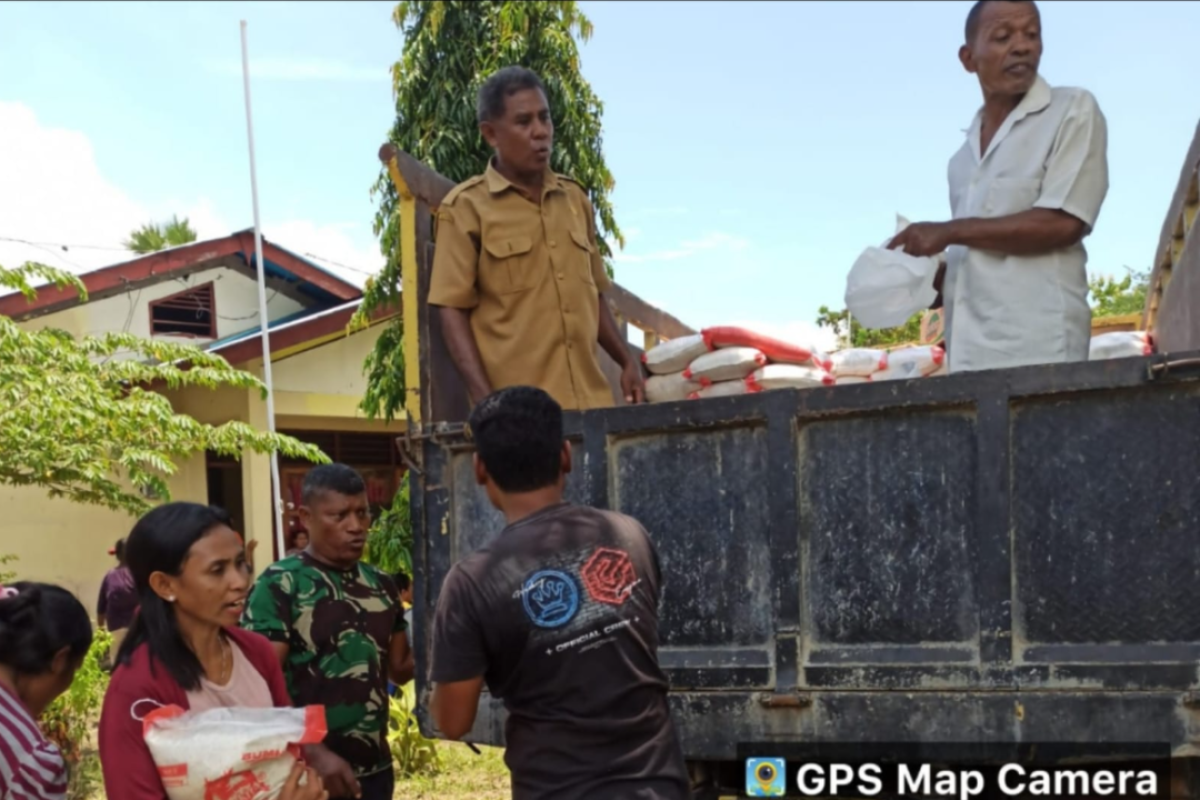Bulog mengintensifkan operasi pasar stabilisasi beras di Flores Timur