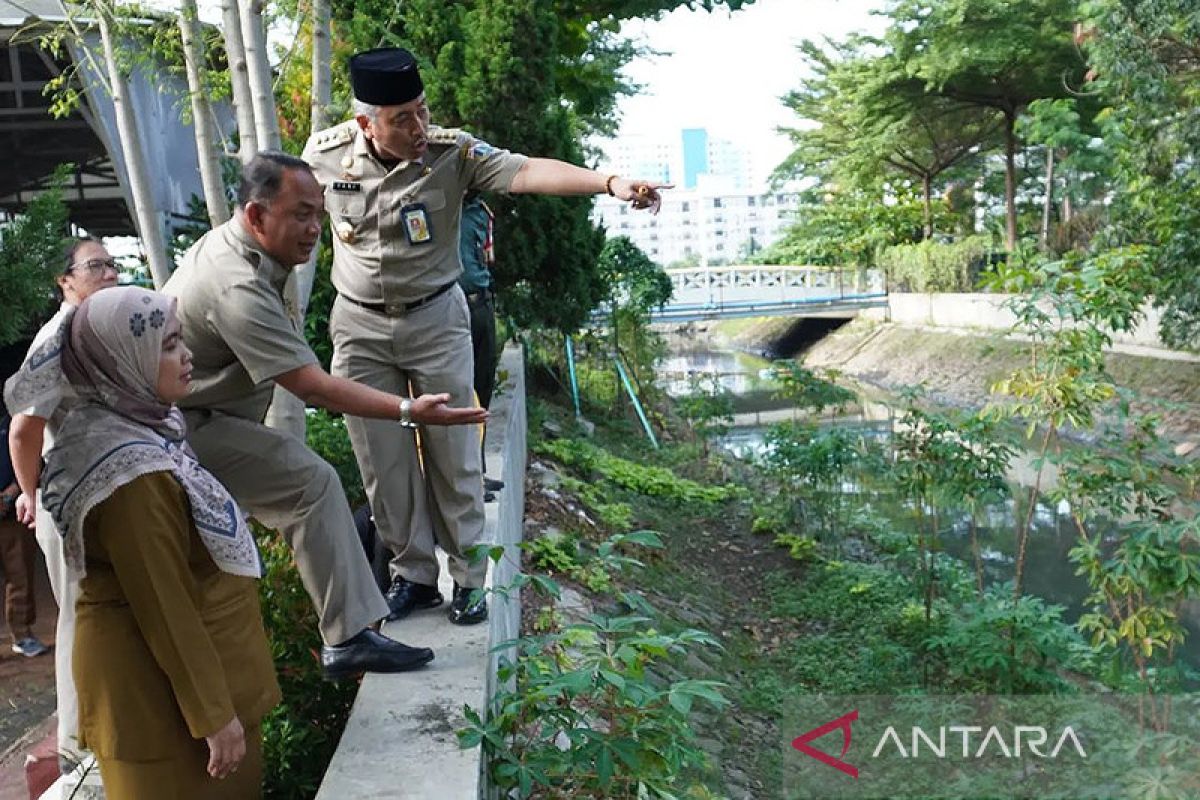 Jakarta Barat segera bersihkan saluran air di Kalideres dari lumpur