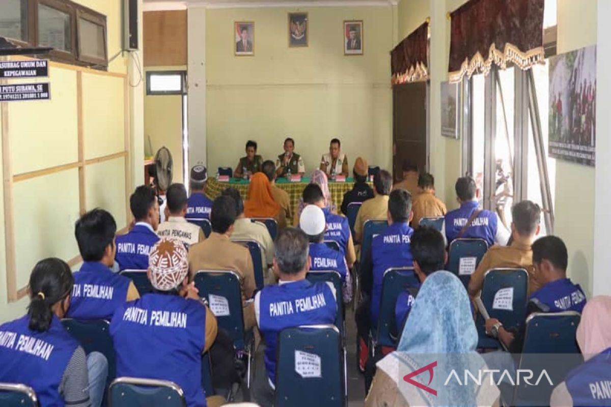 DPMD Tanbu evaluasi kinerja panitia pilkades di Satui