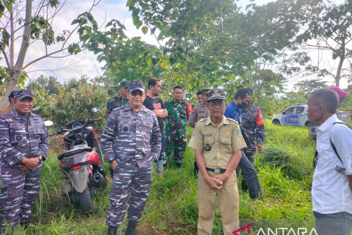 Danlantamal VI tinjau lahan TNI AL di Luwu Utara untuk persiapan pertahanan