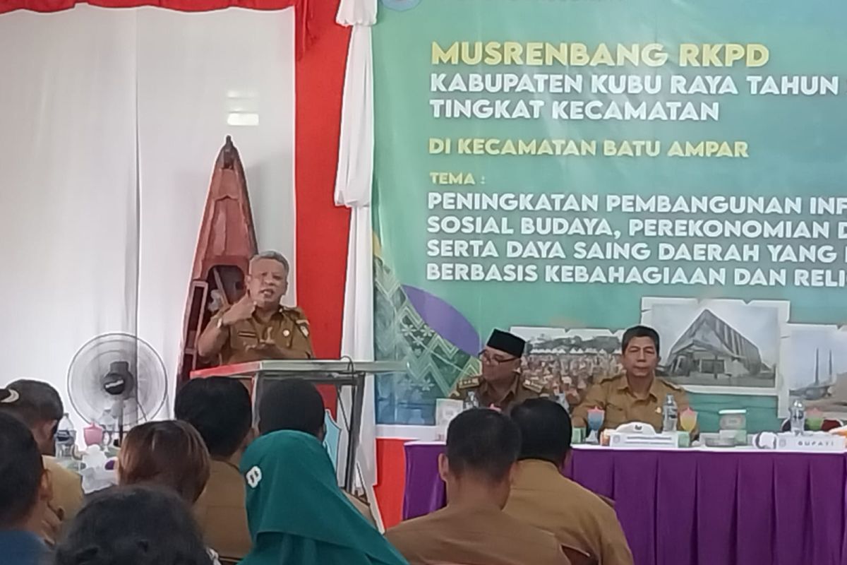 Pemkab Kubu Raya prioritaskan pembangunan jalan poros Kecamatan Batu Ampar