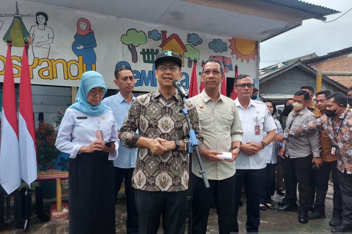 Minister, Acting Governor detect three stunting cases in Cempaka Putih