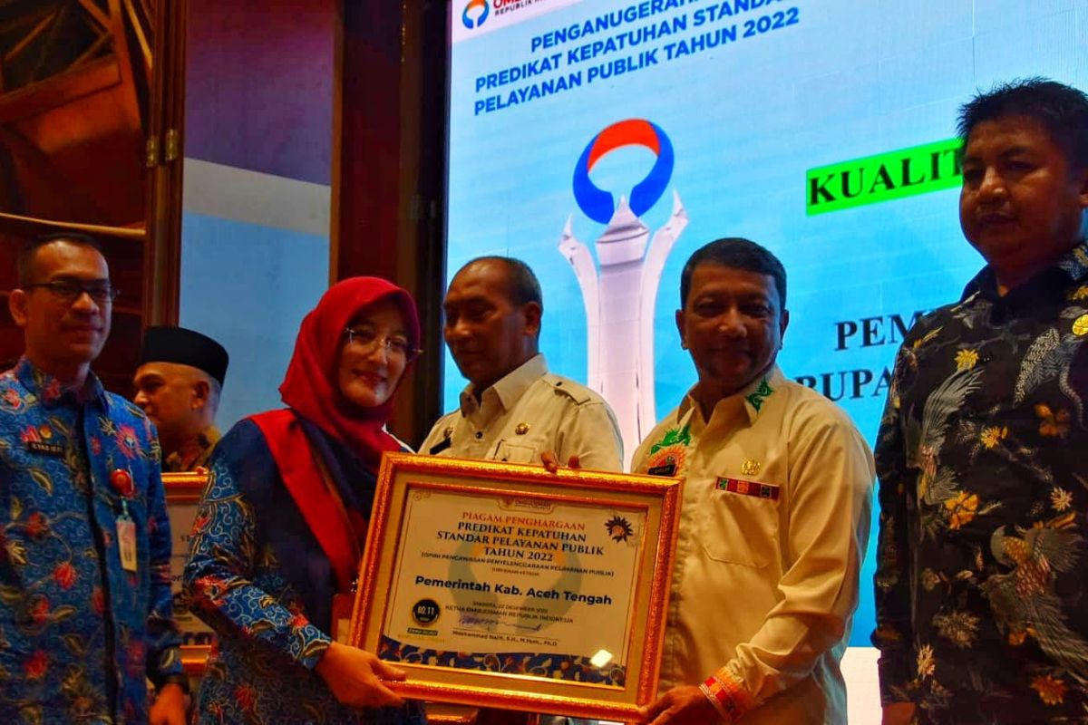 Pj Bupati Aceh Tengah terima penghargaan dari Ombudsman RI