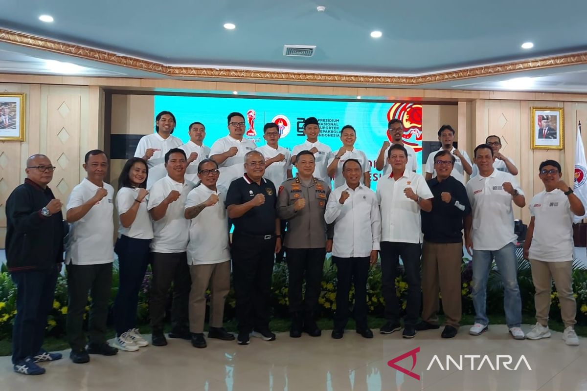 Menpora mengukuhkan Presidium Nasional Suporter Sepakbola Indonesia