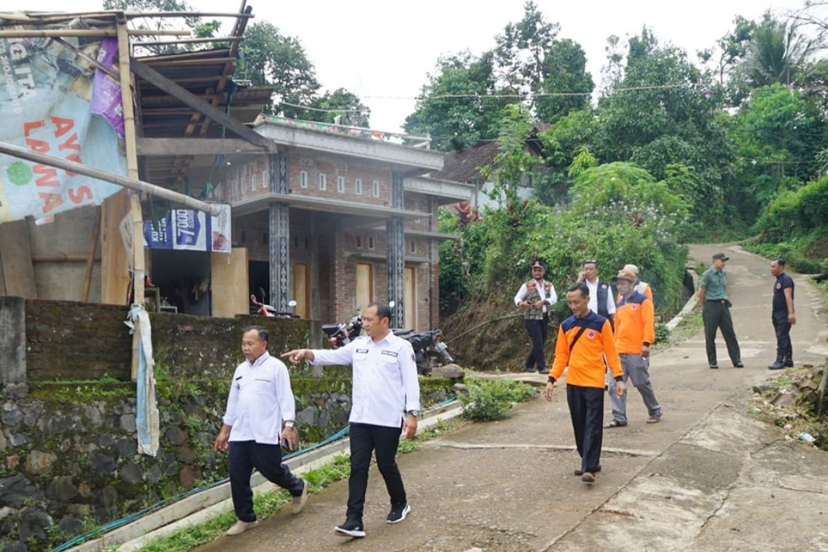 BPBD Jatim tinjau daerah rawan tanah gerak di Wonosalam Jombang
