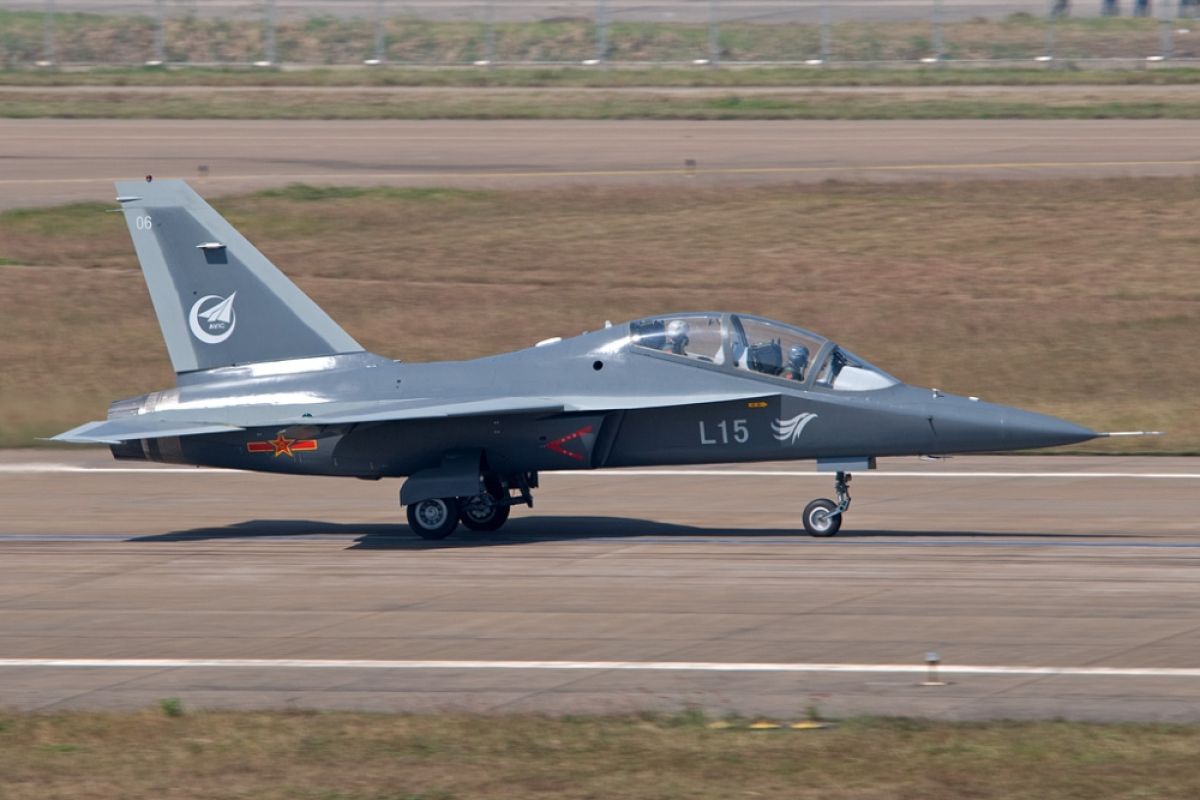China sepakati penjualan pesawat latih militer L-15 ke Arab