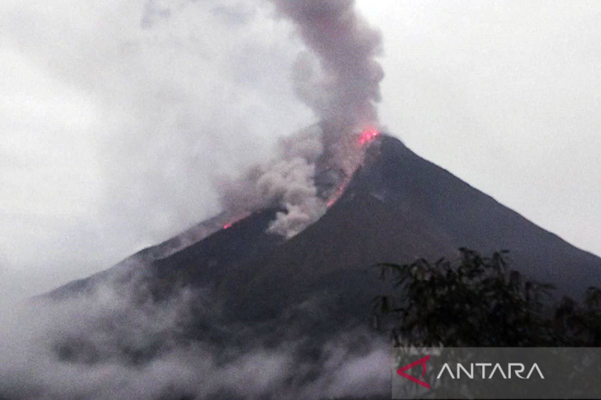 Guguran lava Karangetang meluncur ke Kali Kahetang